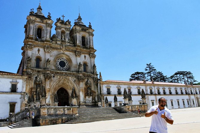 Natural Caves - Alcobaça - Nazaré - West Coast - Óbidos start in Lisbon private - Castelo de Porto de Mós: a fast castle stop for photos and a taste of the area
