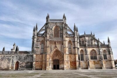 Nazare,Obidos, and Batalha Monastery Private Tour - Nazaré: cliff views first, then fishing-town wandering and lunch on your terms