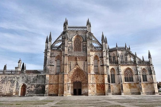 Nazare,Obidos, and Batalha Monastery Private Tour - Nazaré: cliff views first, then fishing-town wandering and lunch on your terms