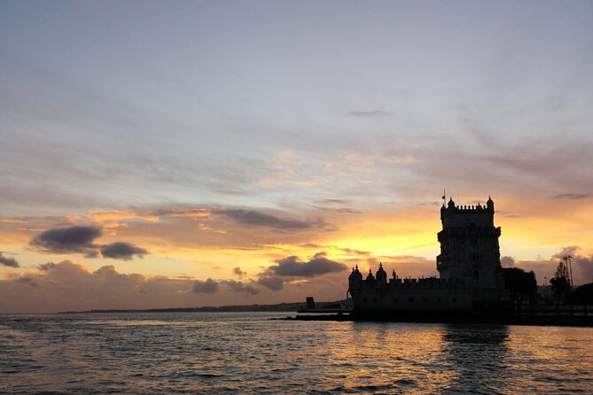 Night Sailing - MOONLIGHT Boat Tour -Exclusive Lisbon City Lights - Included Drinks, Blankets, and the Onboard Comfort Setup