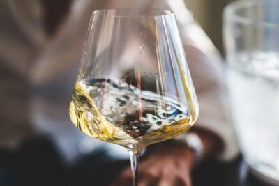 Non-Alcoholic Wine Tasting with an Expert - Expert-Led Tasting with Jeremias: How the Lesson Fits the Sips