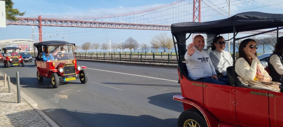 Nostalgic Lisbon Tuk Tuk Tour: Hidden Gems - Alfama’s maze: fado energy, local markets, and small-shop Lisbon