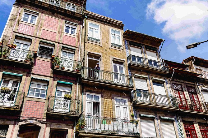 Off the Beaten Track in Lisbon: Lapa Private Tour - Madragoa: Historic Streets and the Secret Mansion of Lapa