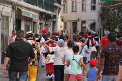 Old Lisbon: Alfama and Sao Jorge neighborhood 3-Hour Walking Tour - Lisbon Cathedral and Portas do Sol: where architecture meets the best short break in the walk