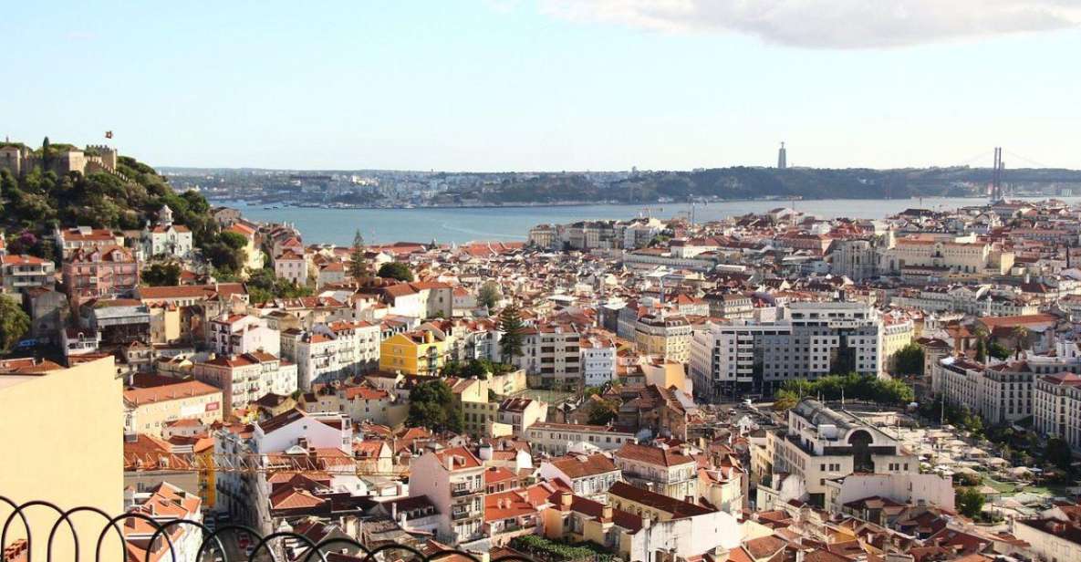 Old town of Lisbon on board of a tuk tuk- 1hour - Key highlights you’ll feel right away