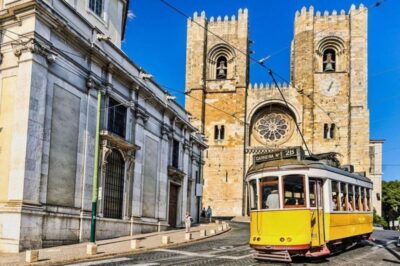 Old town of Lisbon on board of a tuk tuk- 1hour - Starting at Praça da Figueira: where the tour sets the tone