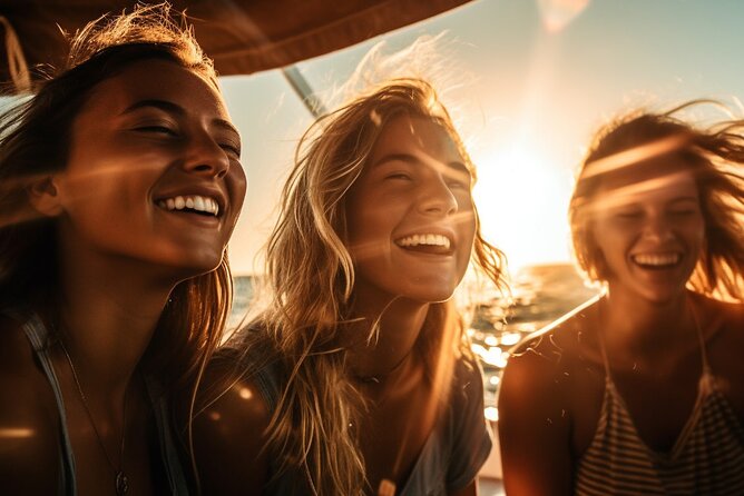 Party on board 2-hour cruise with DJ and open bar - Where you board at Estação Fluvial Sul e Sueste