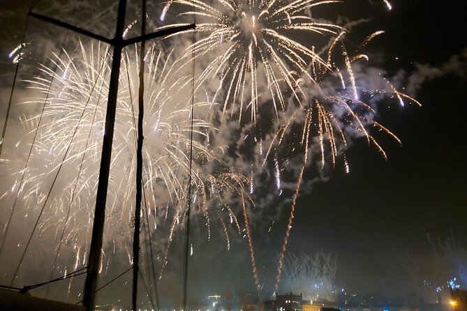 Passing the Year in a Boat with Champagne and Fireworks - Boarding at Doca de Santo Amaro: Where the Night Gets Comfortable