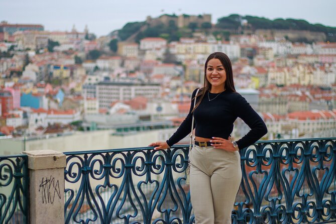 Photoshoot with a Local Professional Photographer in Lisbon - Praça do Comércio: the bright start that sets your whole gallery