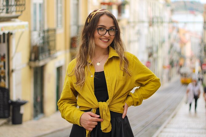 Photoshoot with a Local Professional Photographer in Lisbon - What a 30–60 minute shoot feels like on the street