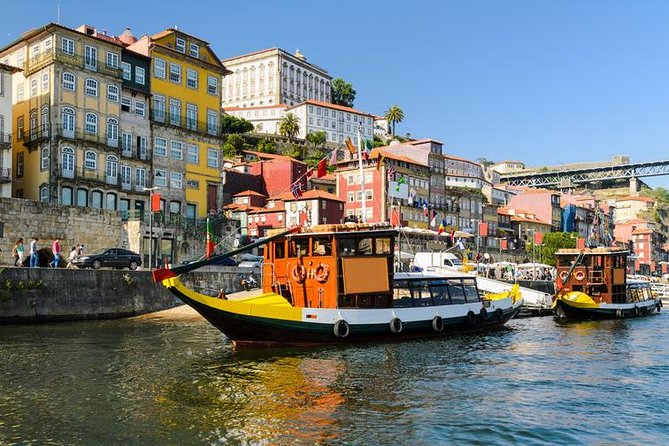 Porto, Aveiro and Costa Nova Private Tour From Lisbon - The drive from Lisbon: comfort on the long stretch
