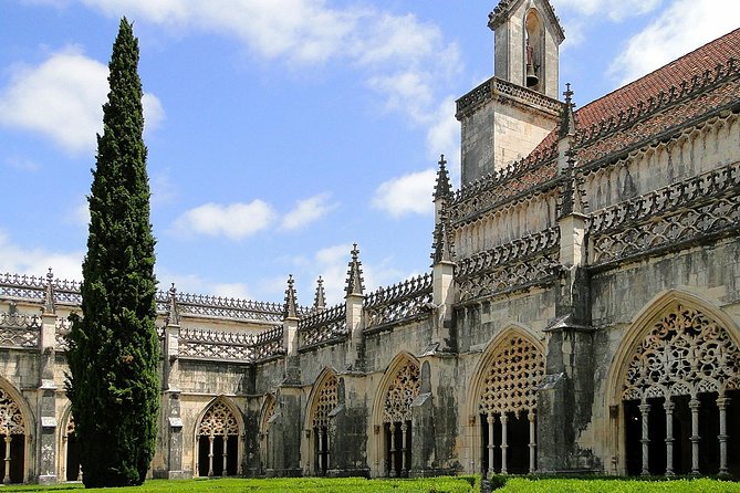 Portugal Fatima Sanctuary | Batalha | Nazaré | Óbidos - Nazaré’s cliffs and the world-famous wave story
