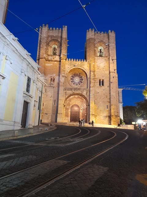 Privat Walking Tour in Alfama, Baixa, Chiado - A 3-hour Lisbon sampler that covers the neighborhoods you keep pairing together