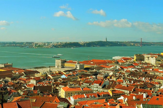Private 4-hour city tour of Lisbon with driver & official guide w/ Hotel pick up - Private Lisbon, real attention: guide + chauffeur for 4 hours