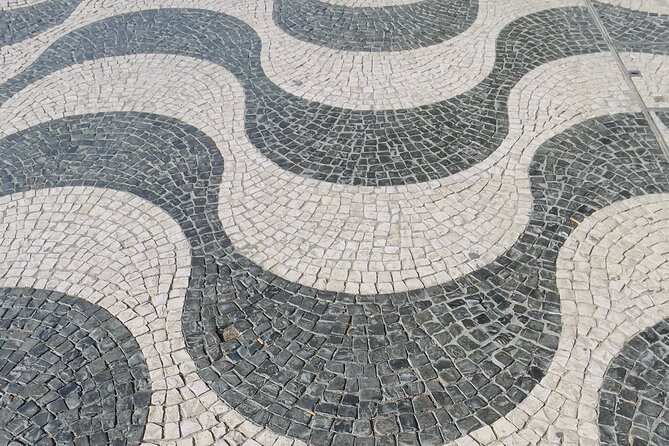 Private 6 or 10 Food Tasting and City Highlights Tour in Lisbon - Igreja de São Domingos: when architecture becomes part of the story