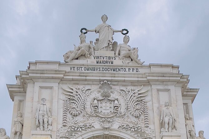 Private 6 or 10 Food Tasting and City Highlights Tour in Lisbon - The meeting point that actually makes sense: Miradouro de São Pedro de Alcântara