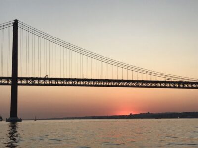 Private Boat Night Tour - Lisbon - Meeting at Doca de Santo Amaro: Easy Dock, Clear Landmark