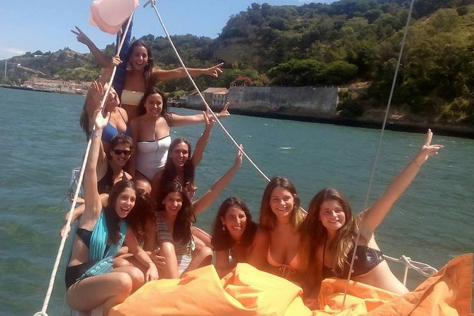 PRIVATE BOAT TOUR Lisbon - Why a 12-person private sail feels different in Lisbon