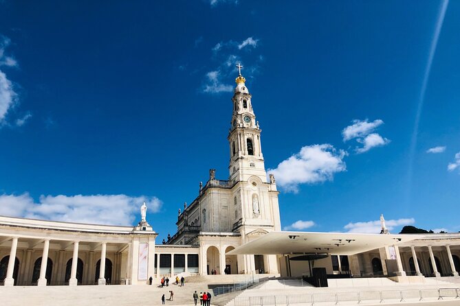 Private Day Tour With Guide to Fatima, Batalha, Nazaré and Obidos - Stop 1: Fátima Basilica and the pilgrimage story you’ll actually remember