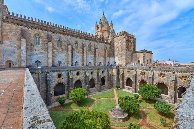 Private Full-Day Historical Tour of Medieval Évora - Entering Évora’s UNESCO historic center like a City-Museum