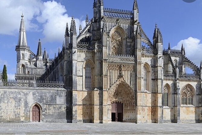 Private Full Day Tour of Óbidos, Nazaré and Batalha - Óbidos Walls, Castle Views, and Ginjinha in a Chocolate Cup