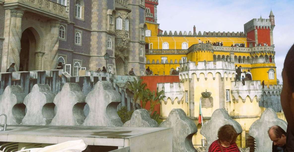 Private Half Day tour Sintra Pena Palace & Initiantion Well - Pickup from Lisbon or Cascais: comfort first, timing second