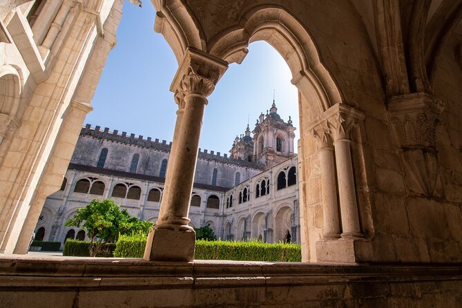 Private, Historical Route: Óbidos, Nazaré, Alcobaça and Batalha. - Monastery of Alcobaça: Cistercian origins and royal tomb power