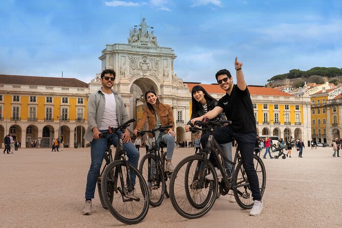 Private Lisbon 360º Guided Tour: Boat Trip, Bike, Walk & Tramway - Baixa to Lisbon Cathedral to Praça do Comércio: the grand center run