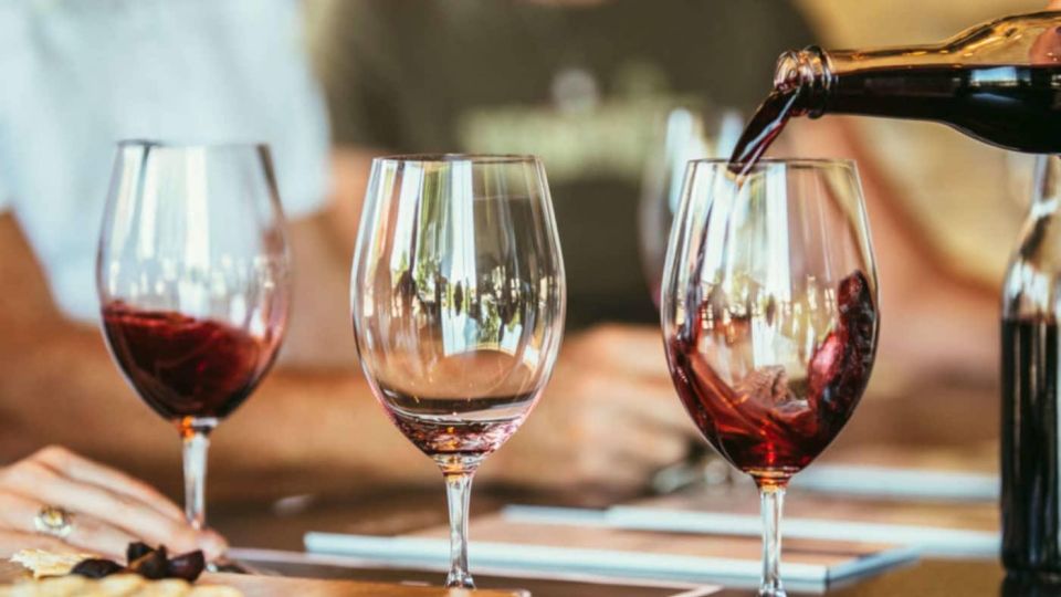 Private Lisbon Arrábida Wine Tour: Culture, Scenery & Wines - Azeitão break: where lunch fits (and what to do with the time)