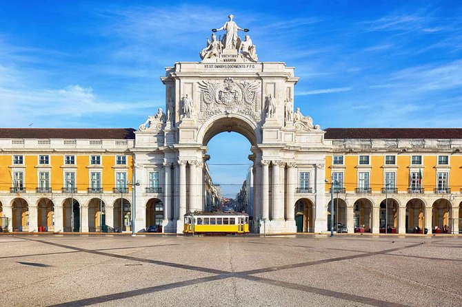 Private Lisbon city tour - Lisbon Cathedral and the Cristo Rei statue: sacred places with big context