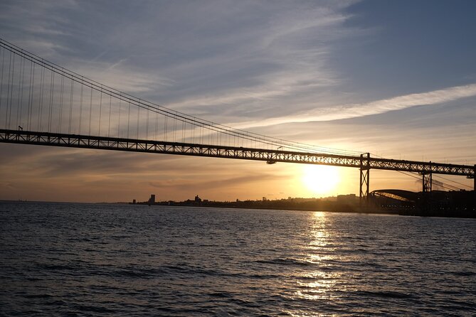 Private Relaxing Sunset Tour along the Tagus River - Key reasons this sunset sailing tour works