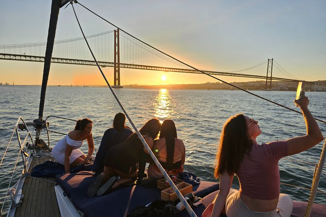 Private Relaxing Sunset Tour along the Tagus River - Why private Tagus sunset sailing beats the big-boat version