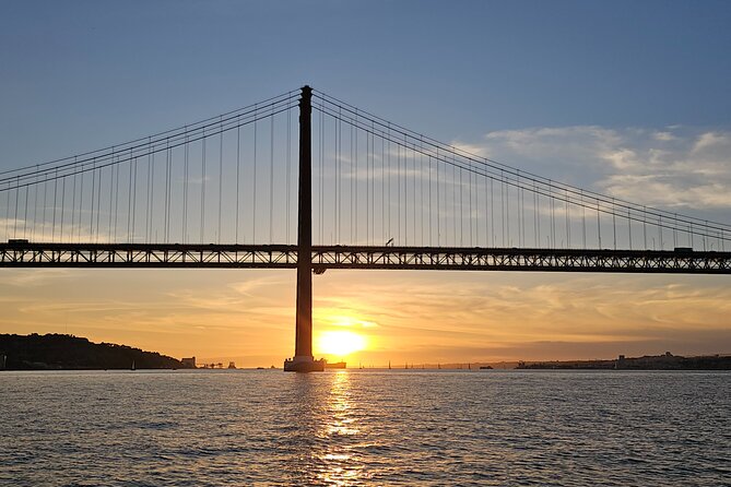 Private Relaxing Sunset Tour along the Tagus River - Praça do Comércio and Terreiro do Paço: Lisbon’s big open-frame view