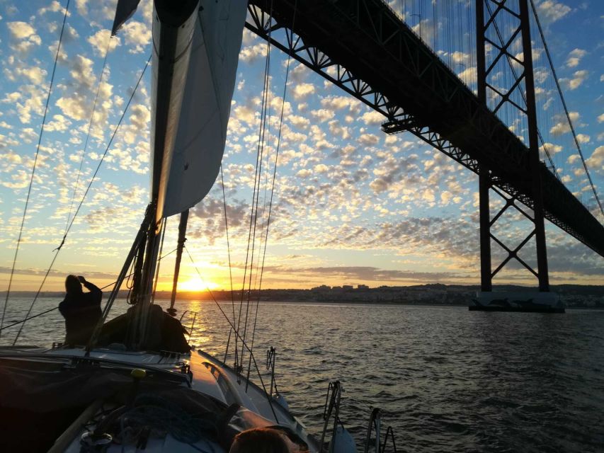 Private Romantic cruise with sparkling wine- 2-Hour- Lisbon - Meeting Point Reality: Where You Start Affects How Easy It Feels