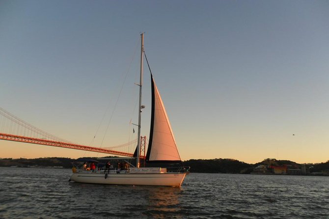 Private Sailing Cruise in Lisbon with Drinks - Pass the 25th of April Bridge and Start the Golden Hour