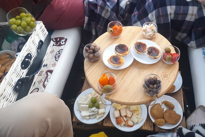 Private tapas tuk tuk tour through Lisbon - Tuk tuk tapas in Lisbon: how the 2 hours really works