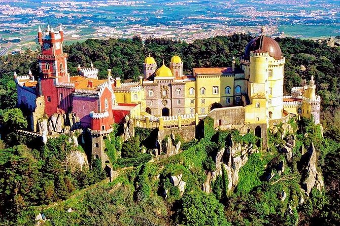 Private Tour 1 to 8 people: Pena National Palace- Sintra-Cabo da Roca-Cascais - Sintra’s Centro Histórico: your two hours to wander like a local