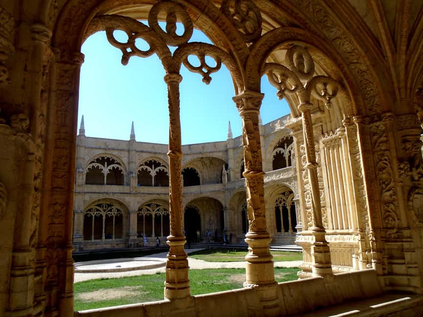 Private Tour (3-H): Belém, Cristo rei & Lisbon Sightseeing - Timing and entry tips for Jerónimos and Monday schedules