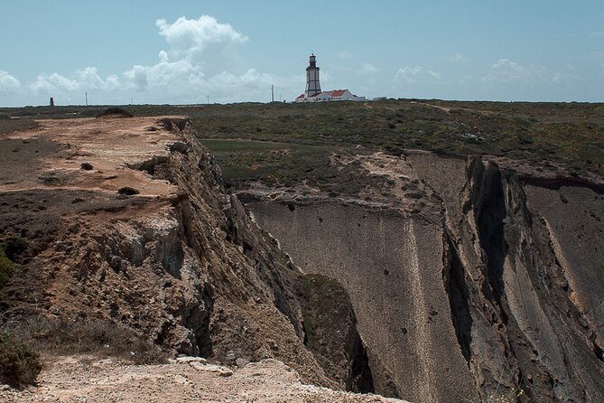 Private Tour: Arrábida Natural Park and Sesimbra Day Trip from Lisbon - Morning start: Lisbon, the 25th of April Bridge, and coastal momentum