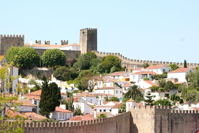 Private Tour: Discover the Rich Medieval History of Obidos - Obvious Sights in Óbidos Square: Pillory, Coat of Arms, Fountain, and the Telheiro Market