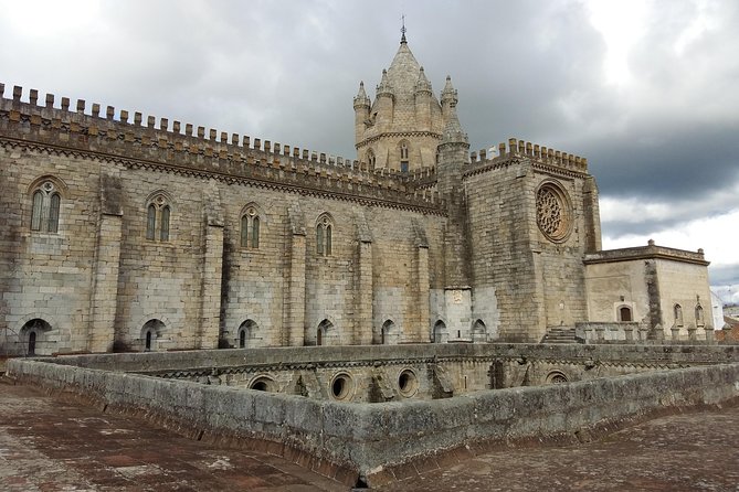 Private Tour Évora - Wine Tasting - Beautiful Medieval Village of Monsaraz - Monsaraz Castle and Walls: medieval defense meets modern views