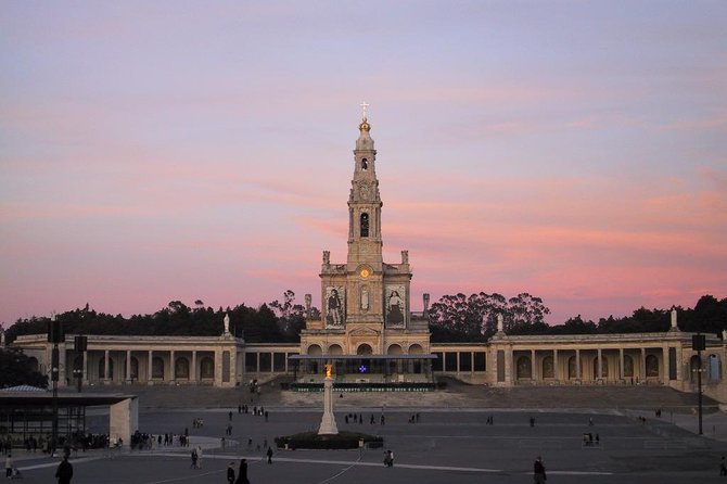 Private Tour Fátima, Nazaré, and Óbidos Day Trip from Lisbon - Fátima: from the shepherd story to the Sanctuary you can’t ignore