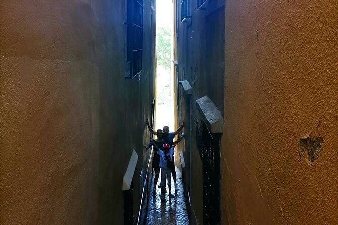 Private Tour Fátima, Óbidos, Nazaré, Natural Caves with Drinks - Private guide names you might encounter, and what that changes