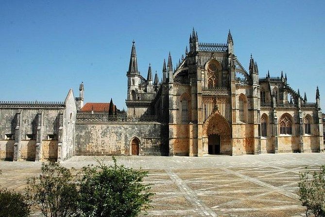 Private tour for 1 to 4 people: Fátima, Batalha, Nazaré and Óbidos - Óbidos inside the walls: cobbled lanes, white houses, and time to wander