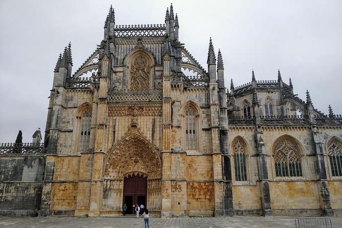 Private tour for 1 to 8 people: Fátima, Batalha, Nazaré and Óbidos - Price and value for a private 1–8 person group