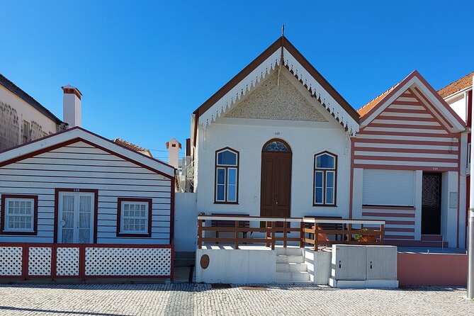 Private Tour from Lisboa to Aveiro and Porto - Livraria Lello and Clérigos Church: two paid sights, big view potential
