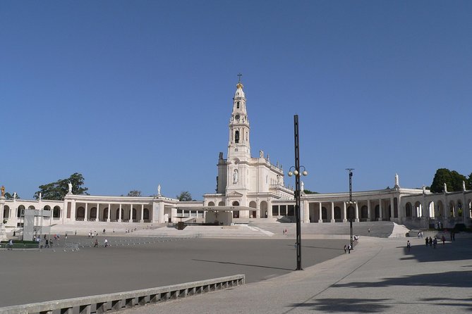 Private Tour From Lisbon: Fátima Sanctuary and Batalha Monastery - Pickup, Ride, and the Rules That Affect Your Day