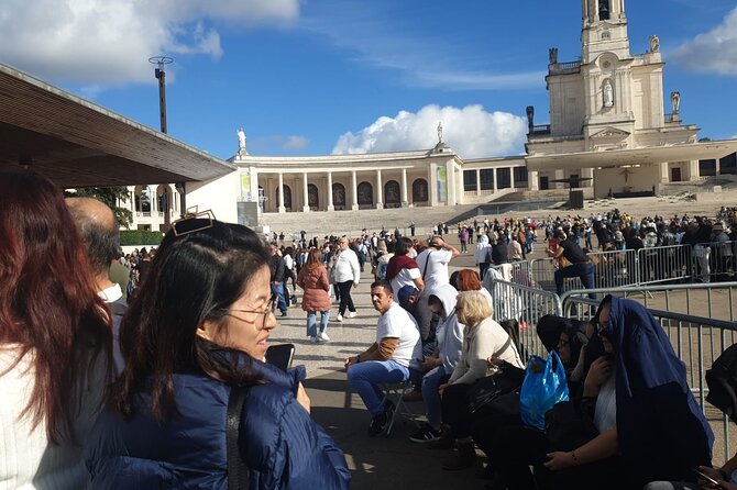 Private Tour from Lisbon to Fatima Nazare and Obidos - Nazaré: giant waves fame, plus time for a traditional lunch