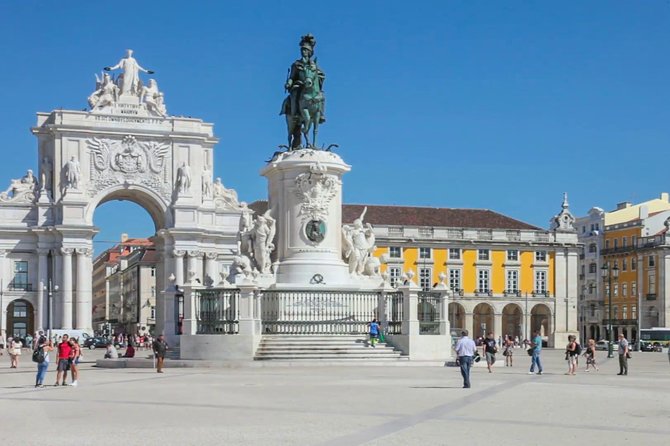 PRIVATE TOUR full day 7 Hills of Lisbon - Chiado and Bairro Alto: stylish Lisbon, day to night energy
