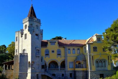 Private tour through the Romantic Sintra & Amazing Cabo da Roca & Cascais - The Sintra National Palace quick look and Moorish Castle viewpoints